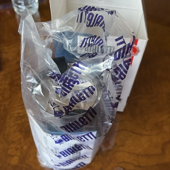 Bialetti Casa Italia Venus 4-Cup Stove Top Espresso Maker - Picture 6 of 10